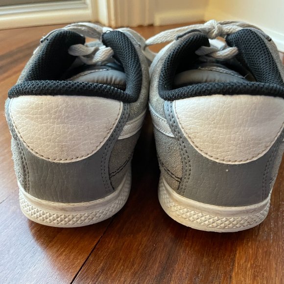 Nike SB Sz 6.5 Gray Suede Sneaker - Picture 5 of 9